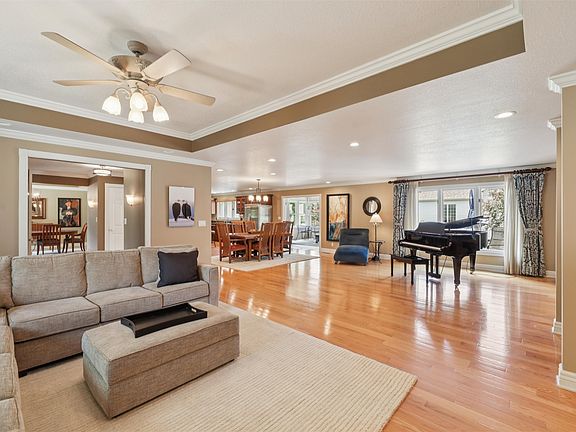5th image of 4416 Oakwood Ln