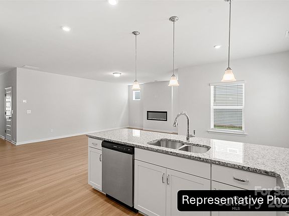 4th image of 1206 Langston Ln