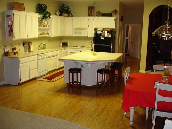 Kitchen w/ BIG island