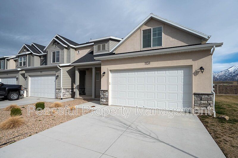 1st image of 1131-920 N 1st