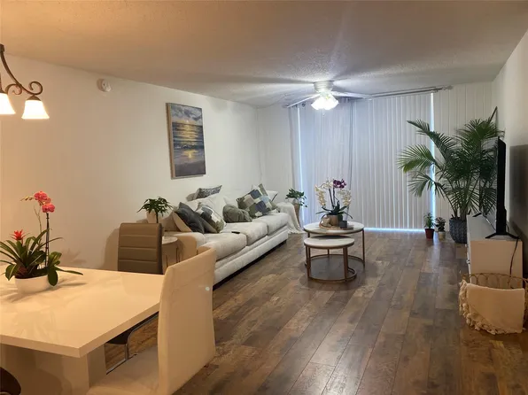 7173 ORANGE Drive #220B, Davie, FL 33314