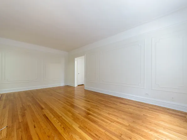 25-90 35th Street image 3 of 6