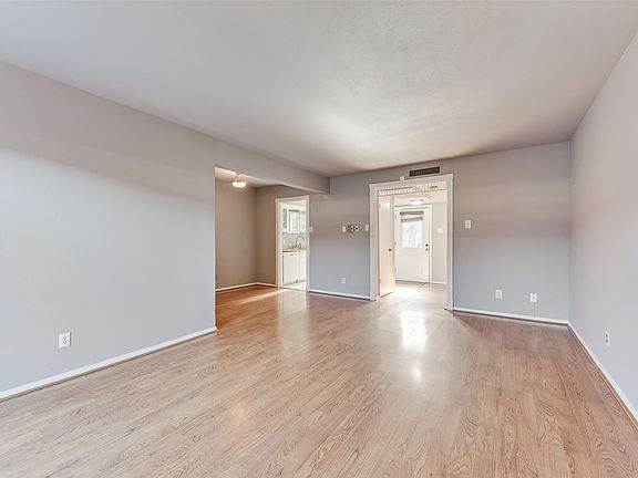 4th image of 1809 E Grauwyler Rd APT 130