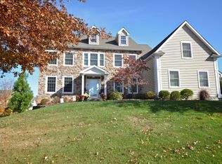 1105 Monroe Dr, Stewartsville, NJ 08886