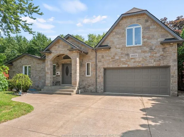1055 Roseland Dr S, Windsor, ON N9G 1T9