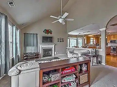 5th image of 2204 Harton Ln