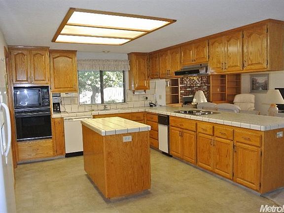 3rd image of 3001 Rosewood Dr