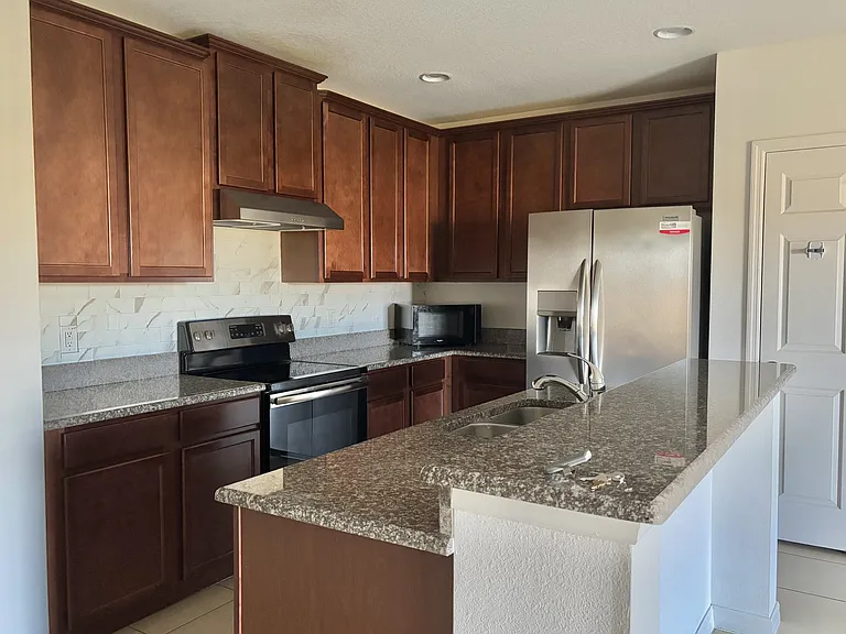 140 Primrose Dr — Photo 4
