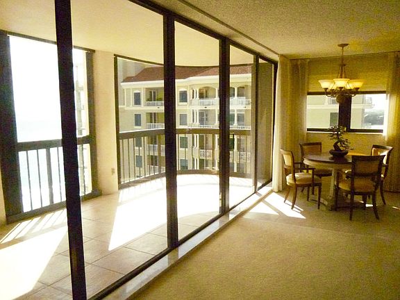 GLASS DOOR WALLS
