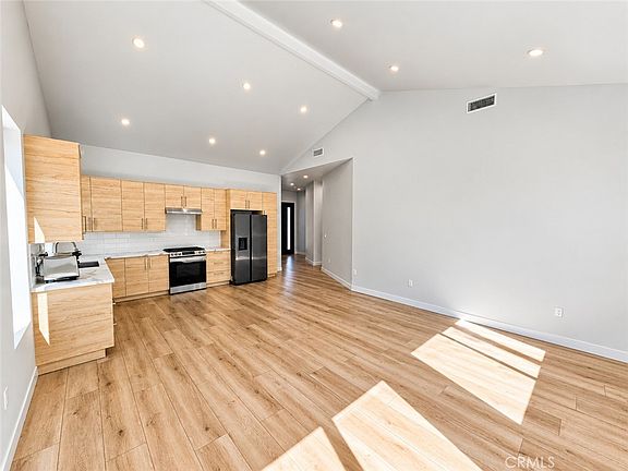 5th image of 17318 Bircher St