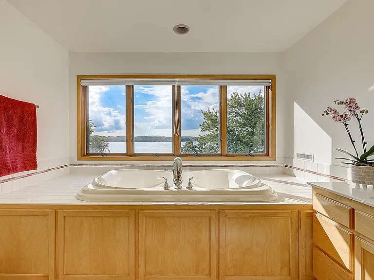 4216 Morris Park Rd — Photo 2