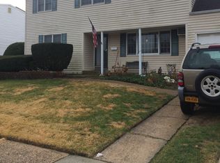 36 Meadow Wood Lane #FL 2ND, Farmingdale, NY 11735