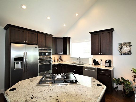 5th image of 73 Roberts Ln