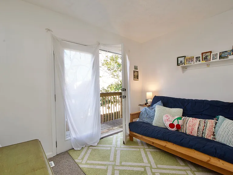 210 N Ross St #A — Photo 32