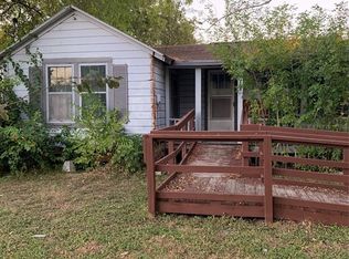 702 Magnusson Ave, Palacios, TX 77465