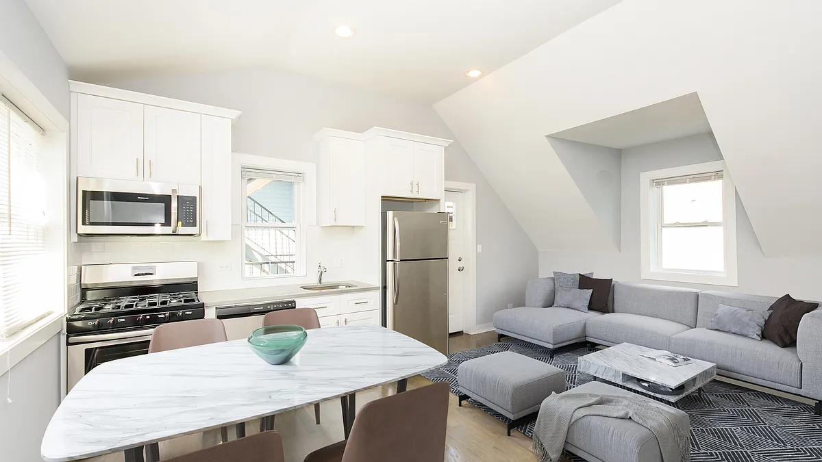 Building Photo - 1619 N Maplewood Ave #2R