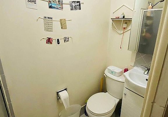 4th image of 418 Cornelia St #2