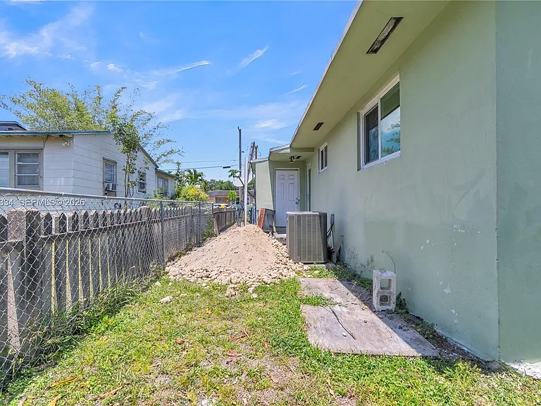 1730 NW 55th Ter #1730 — Photo 36