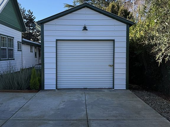 3rd image of 427 Date St