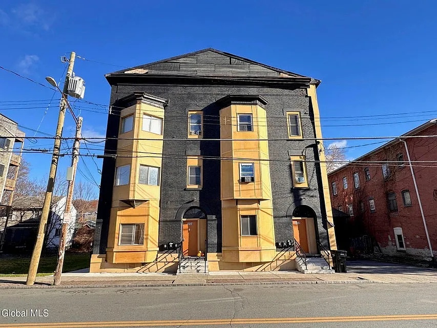 2 bed, 950 sqft, $1,250 — Photo 2