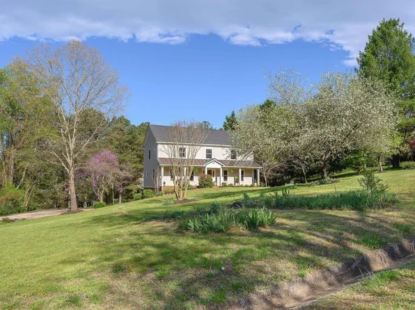 2432 Holkham Dr, Charlottesville, VA 22901