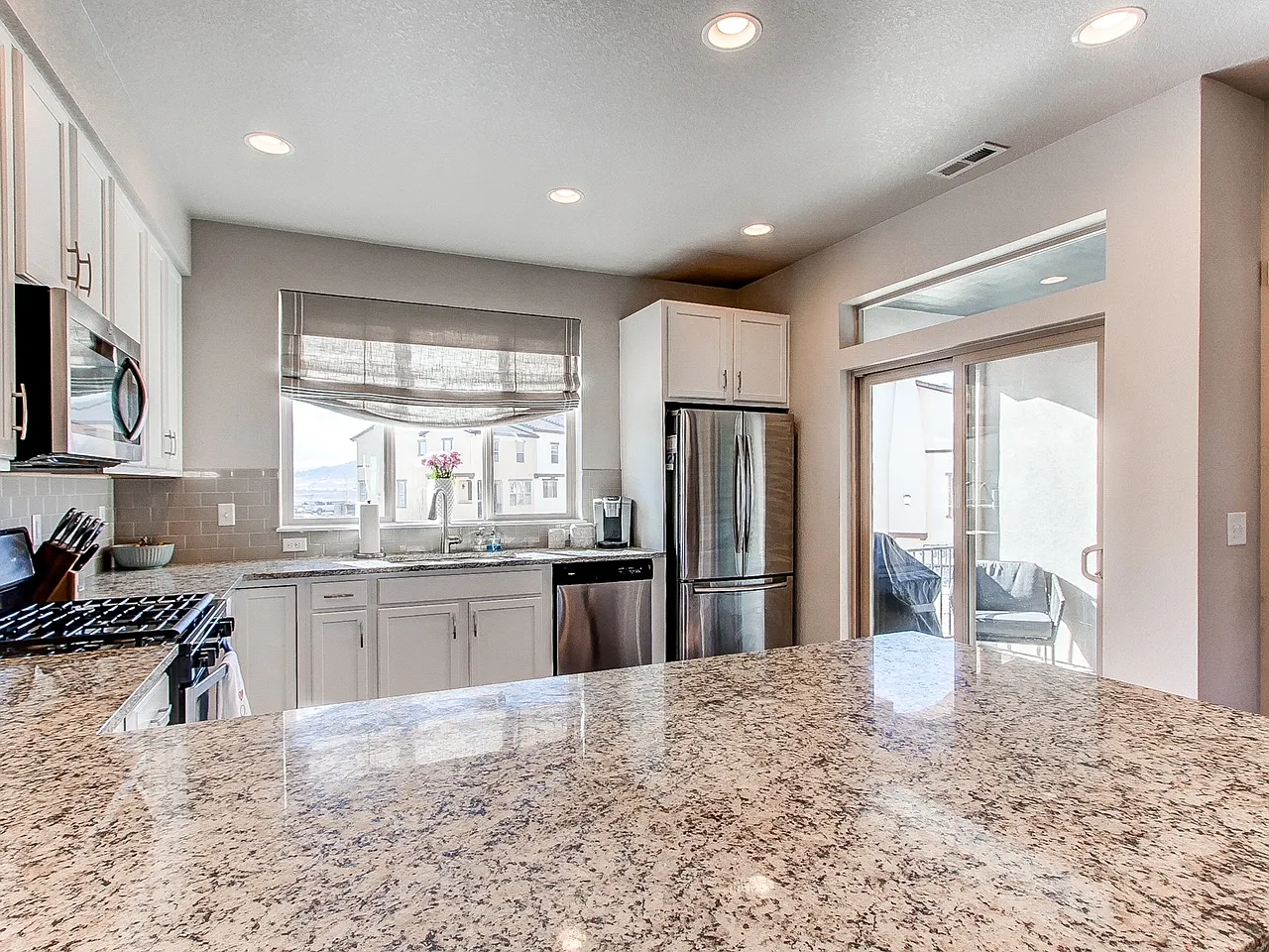 3 bed, 3.5 bath, 2085 sqft, $3,600 — Photo 3
