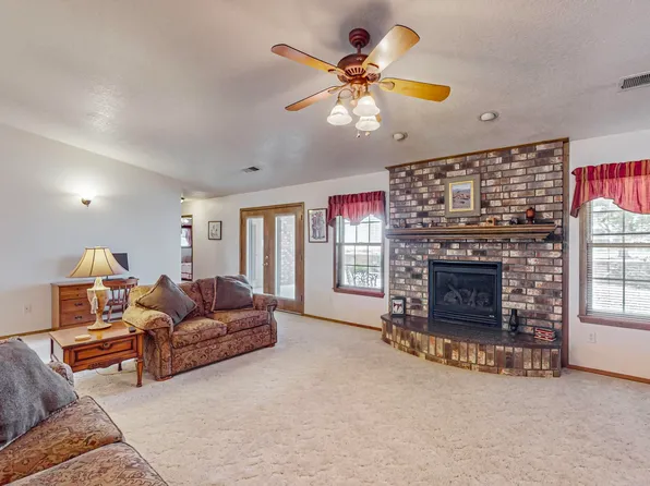 1037 Lee Trevino Dr, Belen, NM 87002