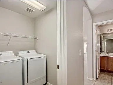 3 bed, 1437 sqft, $1,999 — Photo 3