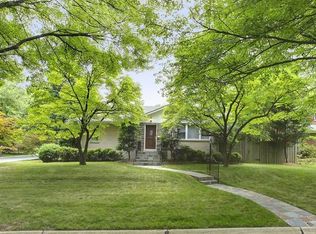 9100 Le Velle Dr, Chevy Chase, MD 20815