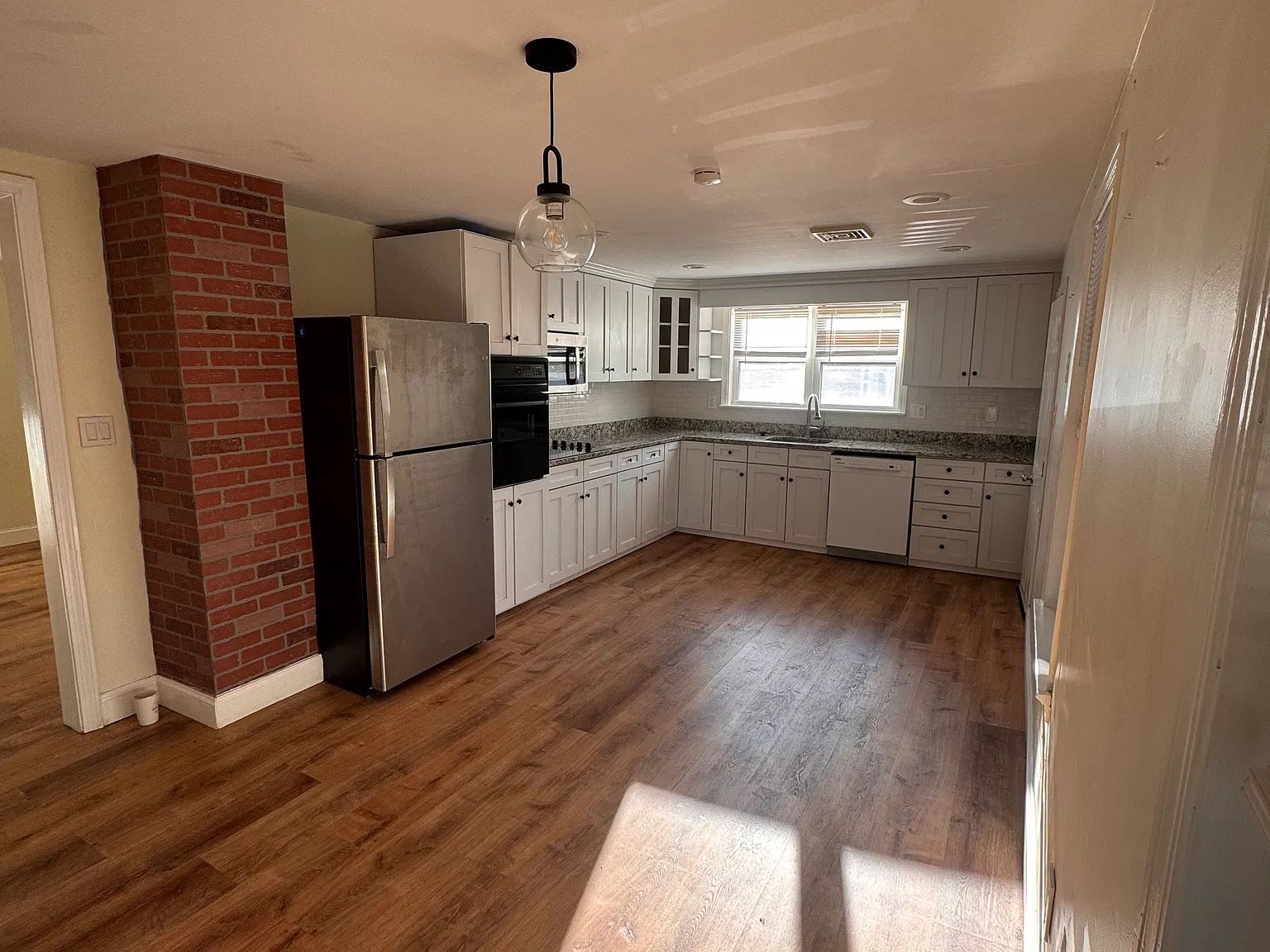 3 bed, $2,200 — Photo 4