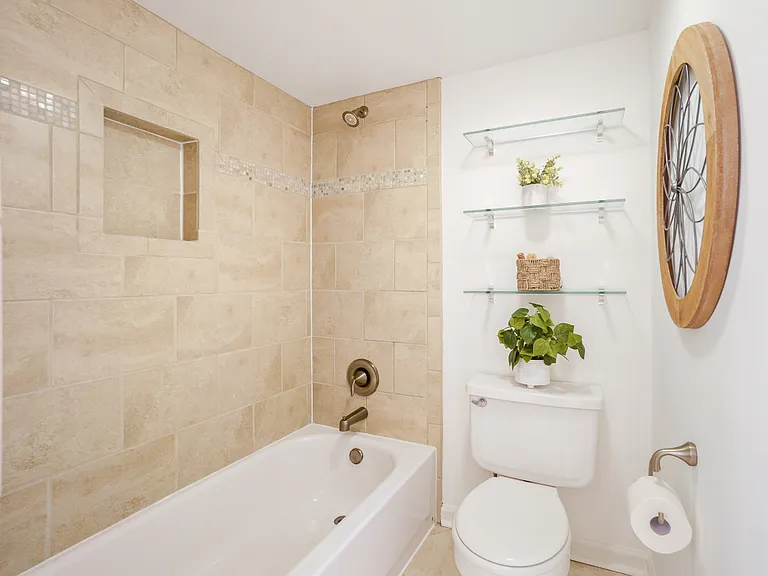 Nicely tiled surround with your tub/shower combo.