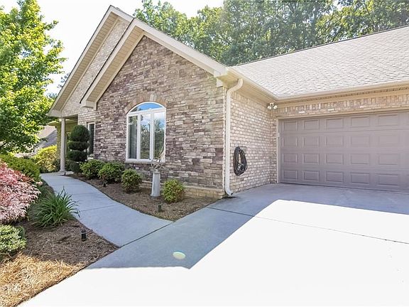 3rd image of 15 Annalisa Dr
