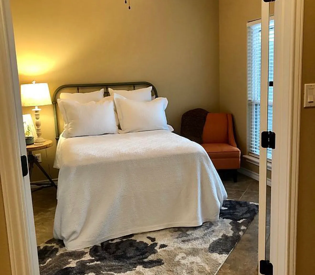 4 bed, 2301 sqft, $2,900 — Photo 3