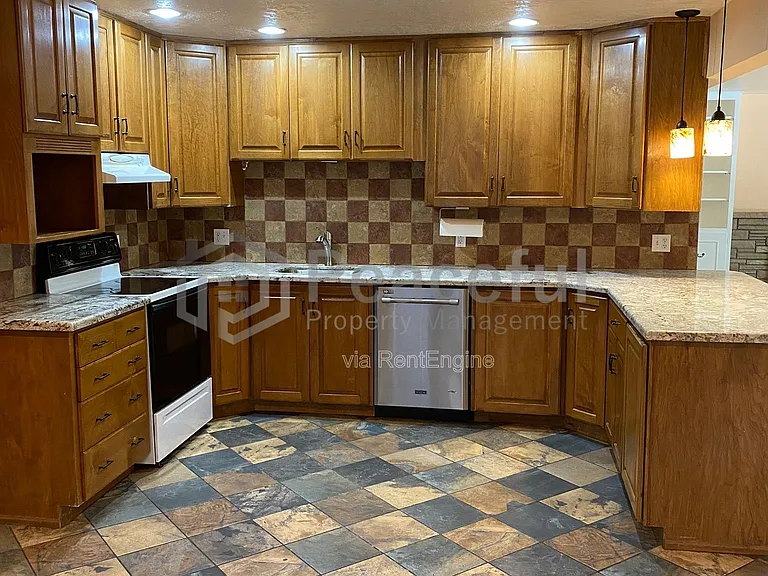 2250 Bryan Cir — Photo 7