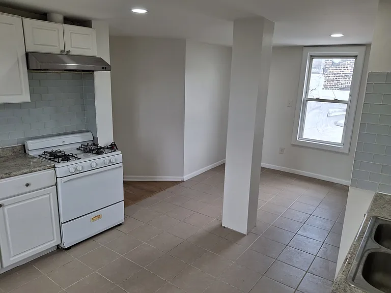 471 W 26th St #3 — Photo 10