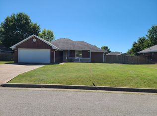 27 W Northaven St, Farmington, AR 72730