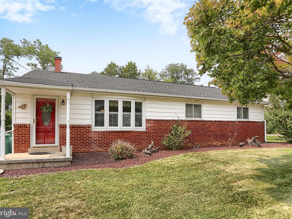 1st image of 17 Dulles Dr W