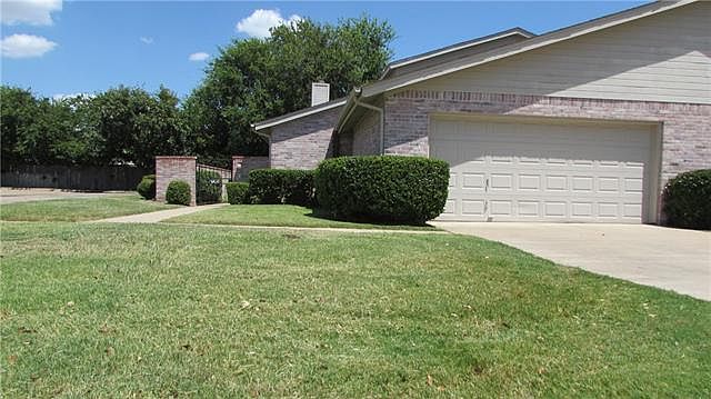 1st image of 901 Forest Cres