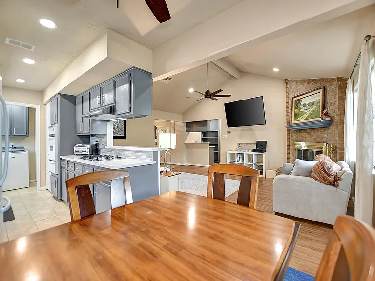21902 Meadowhill Dr — Photo 14
