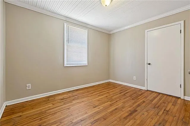 627 Julius Ave — Photo 5