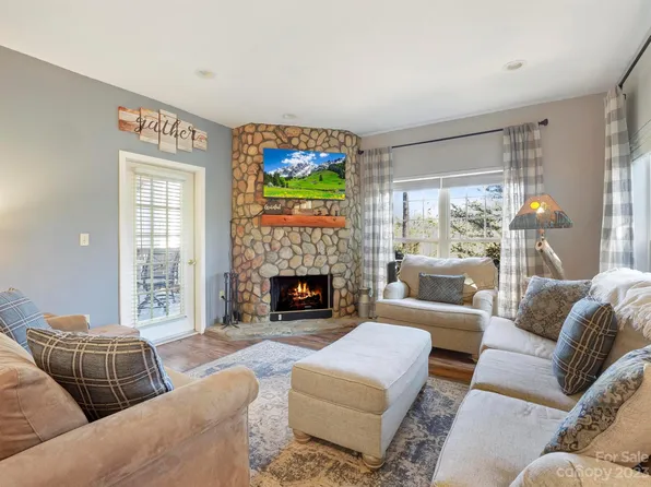 178 Stonecrest Ct, Lake Lure, NC 28746