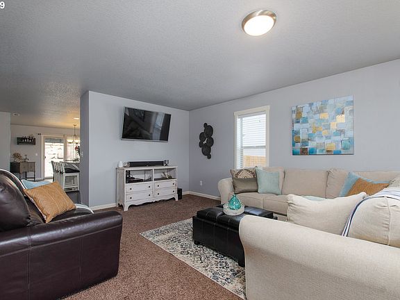 3rd image of 404 Rocky Meadow Dr
