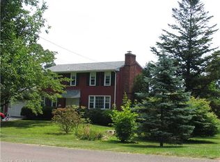 77 Horseshoe Rd, Guilford, CT 06437