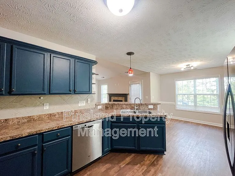 1621 Kershaw Loop — Photo 5