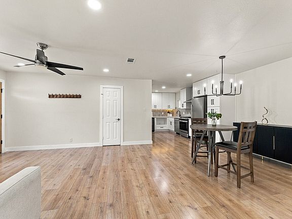 5th image of 12136 Willowdell Dr