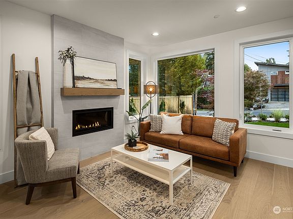 4th image of 743 17th Avenue W