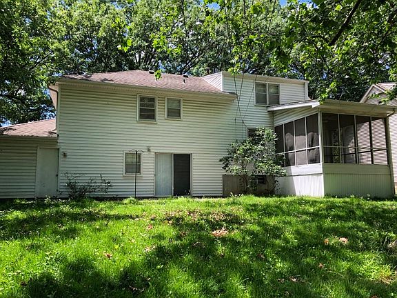4th image of 9725 Woodson St
