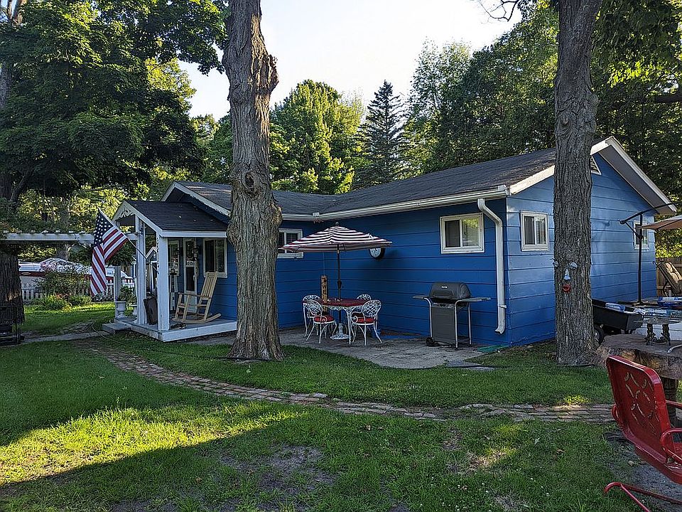 1st image of 3215 N Lakeshore Dr