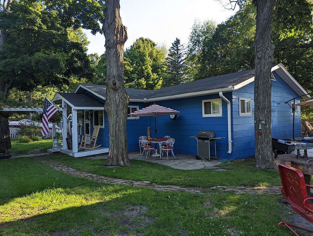 3215 N Lakeshore Dr - Property Image