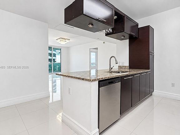 4th image of 951 Brickell Ave APT 605